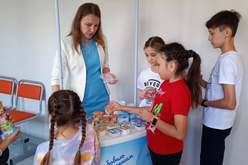 ЗМК провел дегустацию на открытии детской поликлиники в поселке Дербышки 