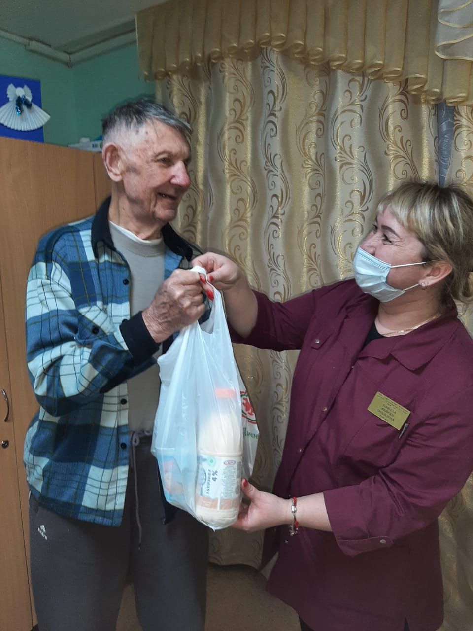 ЗМК поздравил чистопольский дом-интернат для престарелых с 23 февраля и 8 марта