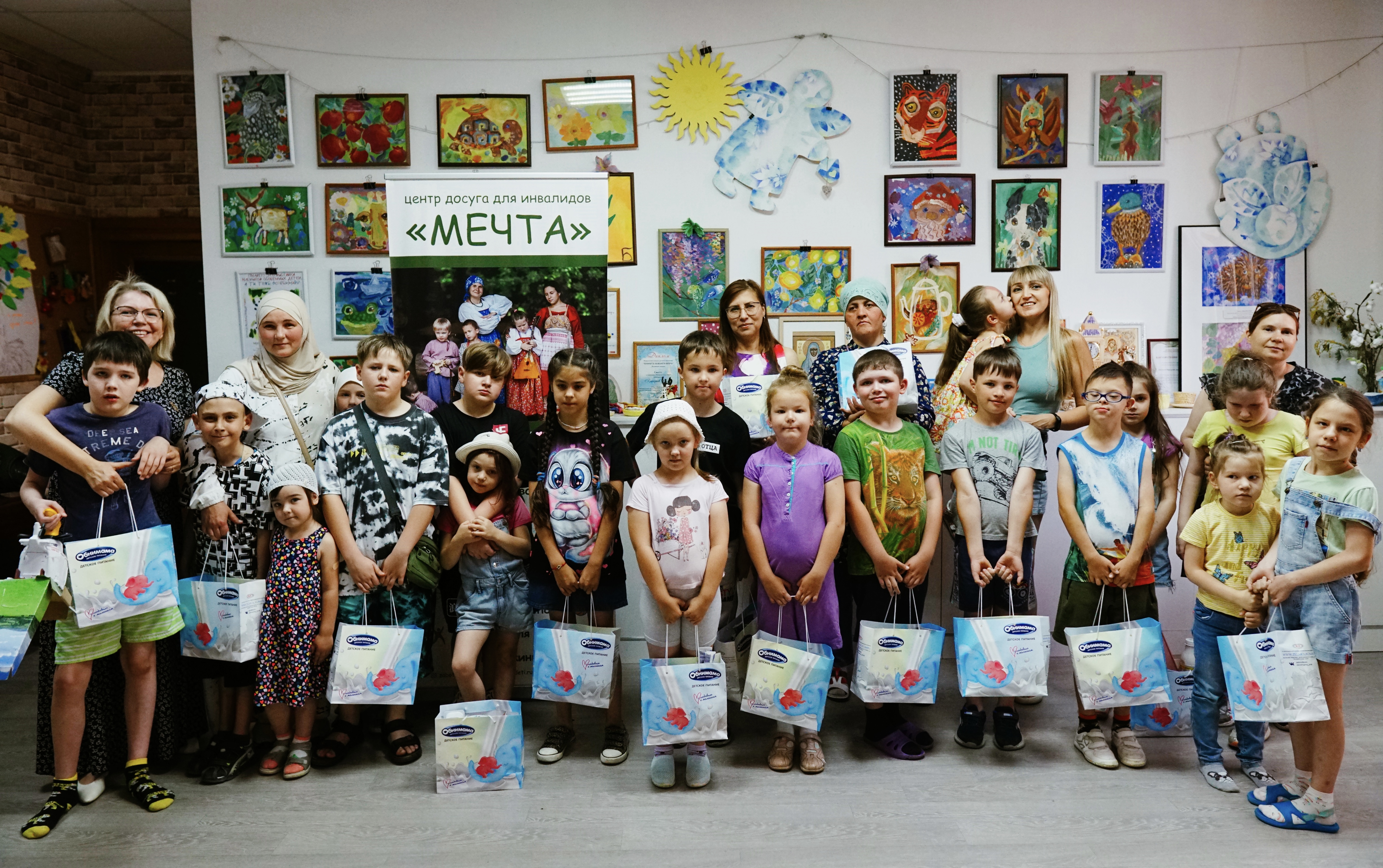 ЗМК поздравил с Днем семьи, любви и верности 124 семьи с детьми с ОВЗ