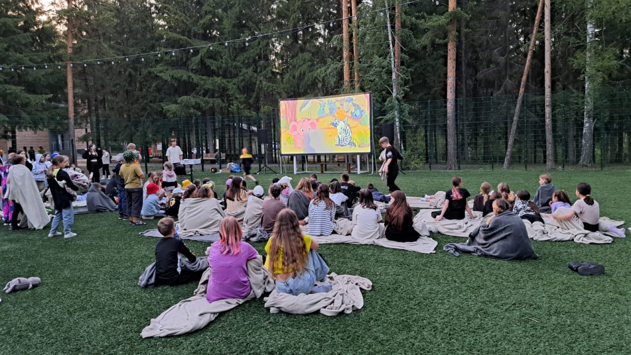 Обнимательное лето: в 14 городах Татарстана показали мультфильм про слонов Обнимаму и Обнимашку