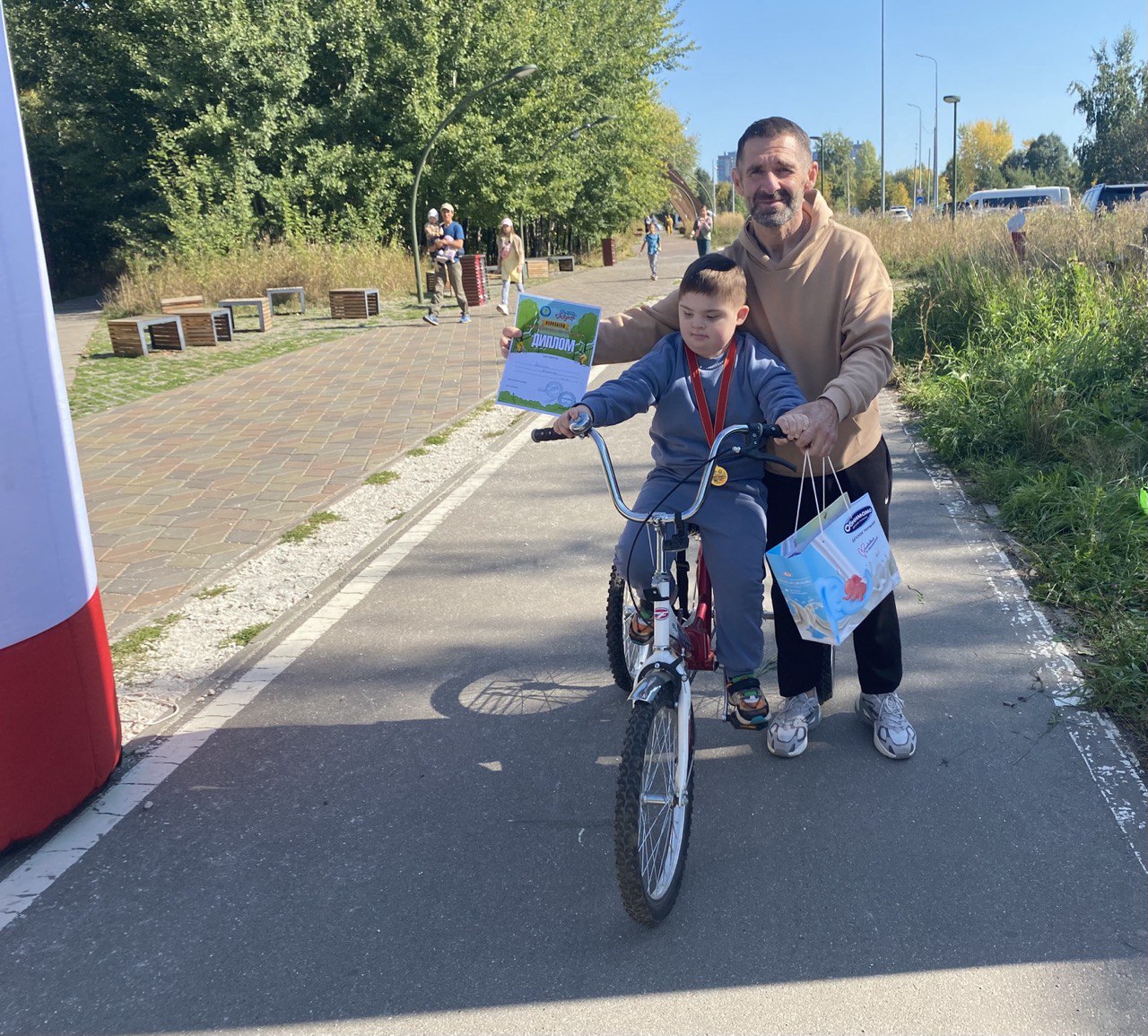 ЗМК стал спонсором юбилейного велозаезда для особенных детей 