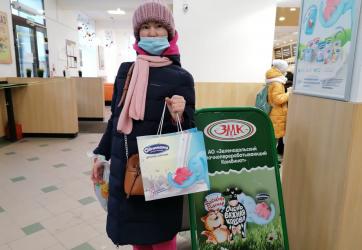 ЗМК подарил 100 наборов молочной продукции семьям с детьми с ОВЗ 