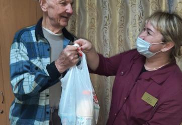 ЗМК поздравил чистопольский дом-интернат для престарелых с 23 февраля и 8 марта