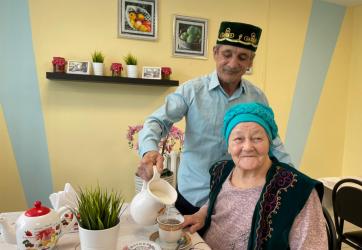 Накануне 8 марта ЗМК поздравил буинский дом-интернат для пожилых людей
